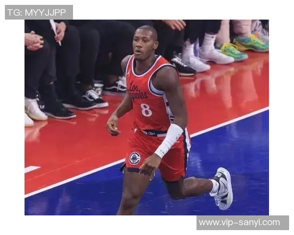 快船邓恩称赞保罗职业素养观察其比赛对自己成长助益良多