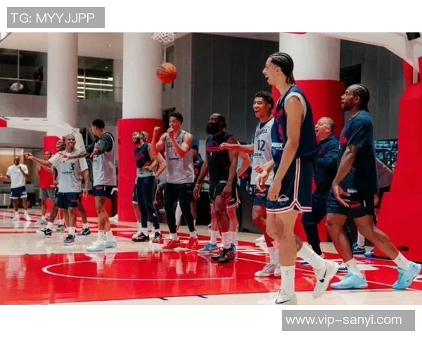 小卡称赞训练营表现出色年轻球员防守沟通能力显著提升