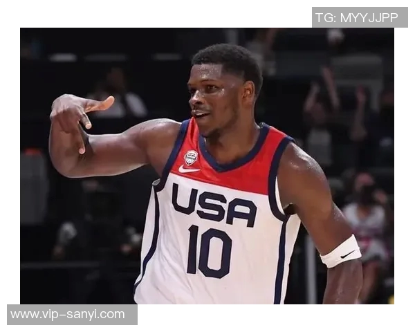 爱德华兹上半场表现平平15投6中三分仅1中收获17分1板2助