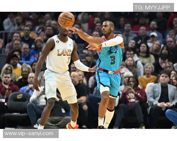 老队友重聚骑士公牛赛前米切尔阿伦与奥科罗亲切交谈回忆往昔