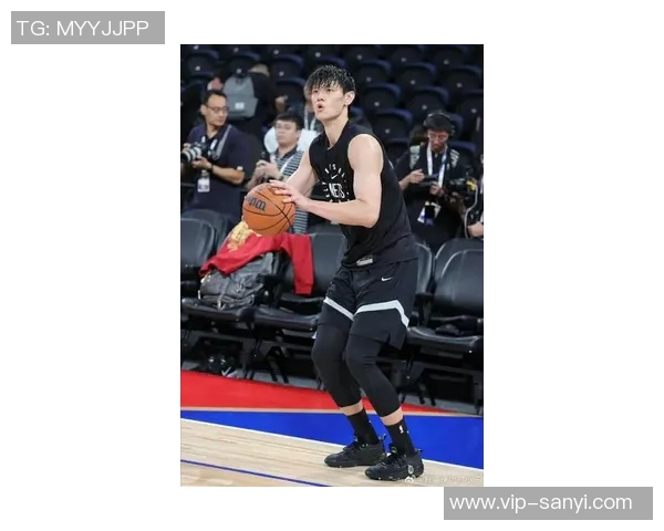 曾凡博半场替补表现抢眼3分6秒内完成1次抢断与2次犯规 曾凡博半场替补表现抢眼3分6秒内完成1次抢断与2次犯规