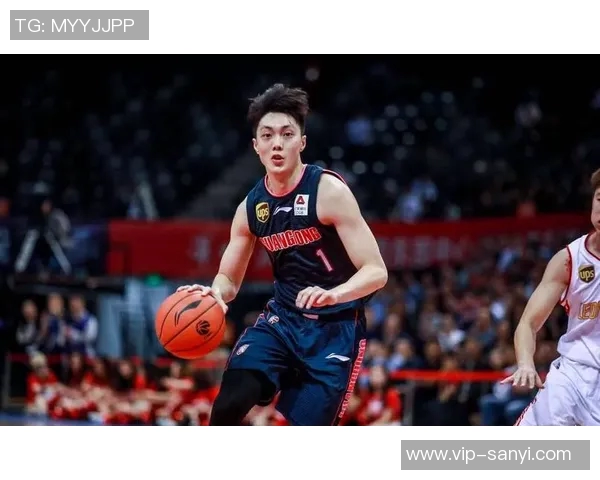 胡明轩昨夜三分雨下生涯新高40分助队止颓展现全能表现