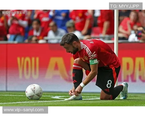 B费庆祝曼联生涯300场里程碑分享精彩瞬间与球迷共庆荣耀时刻 B费庆祝曼联生涯300场里程碑分享精彩瞬间与球迷共庆荣耀时刻