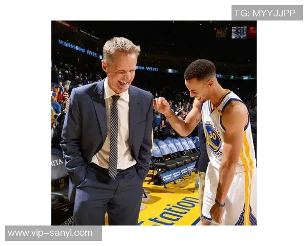 科尔称赞库里是球队核心一切战术围绕他展开 科尔称赞库里是球队核心一切战术围绕他展开